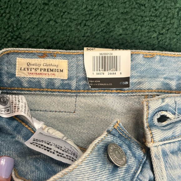NWT Women’s Levi’s 501 - Picture 4 of 6